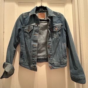 Levi’s jean jacket, xs, like new, never worn, wo tags
